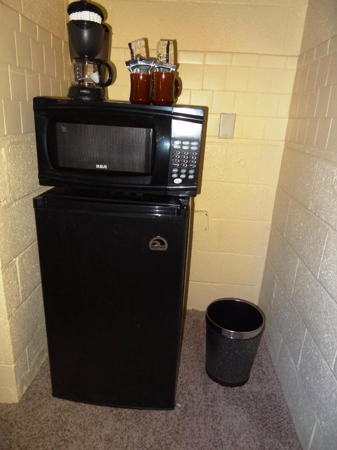 Ji11, Queen Guest Room At The Joplin Inn At The Entrance To Mountain Harbor Resort Hotel Room Mount Ida Exterior foto