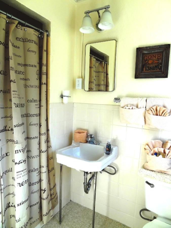 Ji11, Queen Guest Room At The Joplin Inn At The Entrance To Mountain Harbor Resort Hotel Room Mount Ida Exterior foto