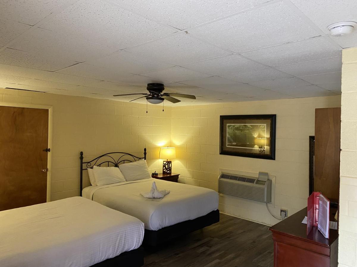 Ji11, Queen Guest Room At The Joplin Inn At The Entrance To Mountain Harbor Resort Hotel Room Mount Ida Exterior foto